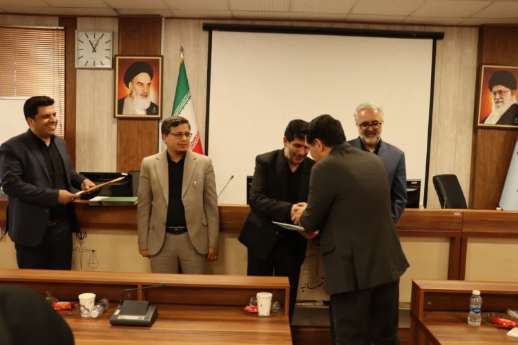 تقدیر از رئیس دانشگاه علوم پزشکی اراک در "اجرای برنامه جامع کنترل و کاهش خشونت و خودکشی"