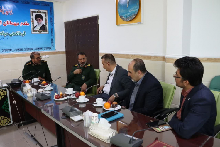 دیدار رئیس دانشگاه علوم پزشکی اراک با فرمانده سپاه روح‌الله استان مرکزی به مناسبت سالروز تشکیل سپاه پاسداران انقلاب اسلامی
